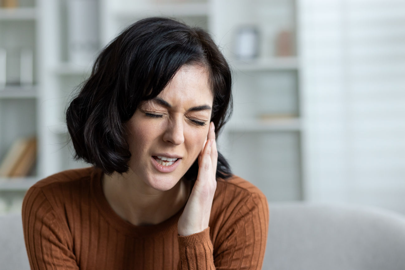 Woman with TMJ Dyskinesia